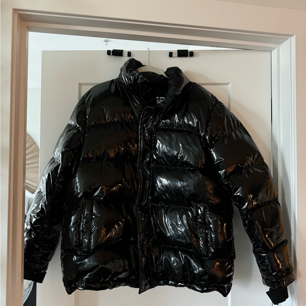 Women’s Aritzia Black Super Puff Jacket